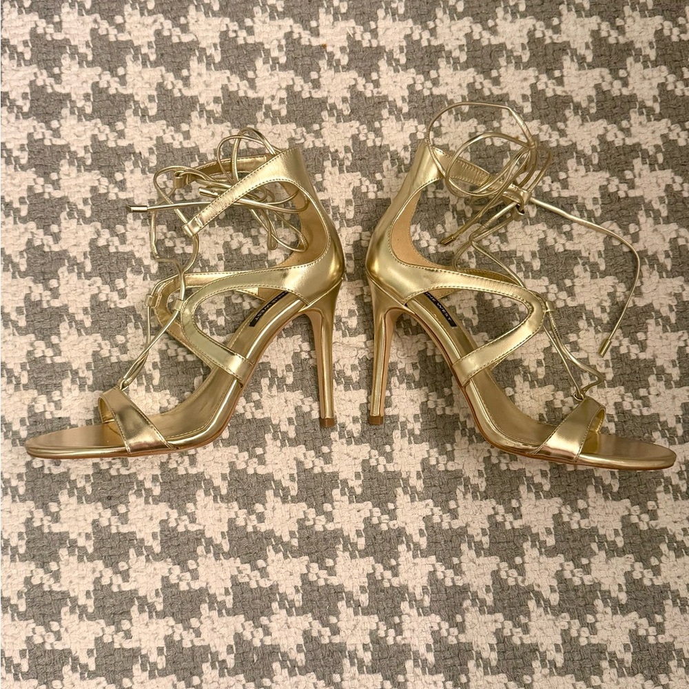 STEVE MADDEN-GOLD HEELS (9.5)